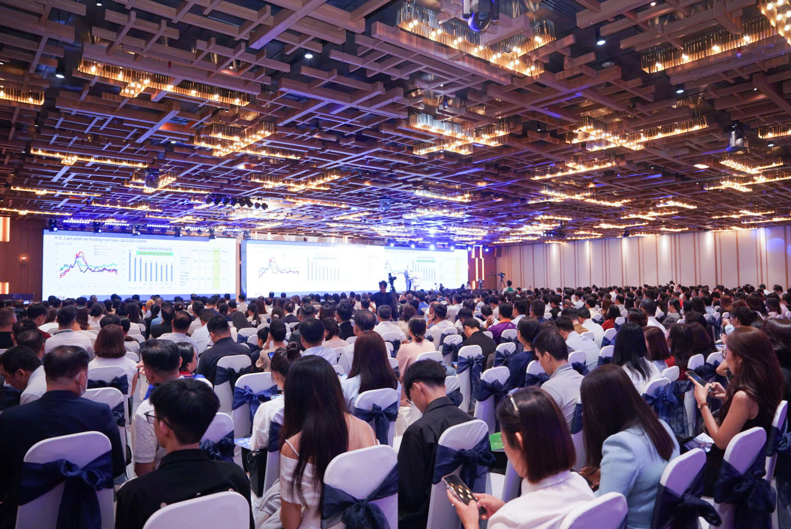 Hội thảo “Quản trị doanh nghiệp trong kỷ nguyên AI: Nâng cao hiệu suất với AI và dữ liệu thông minh” đã thu hút sự tham dự nhiều doanh nghiệp và các chuyên gia kinh tế, công nghệ, sáng 19/6.