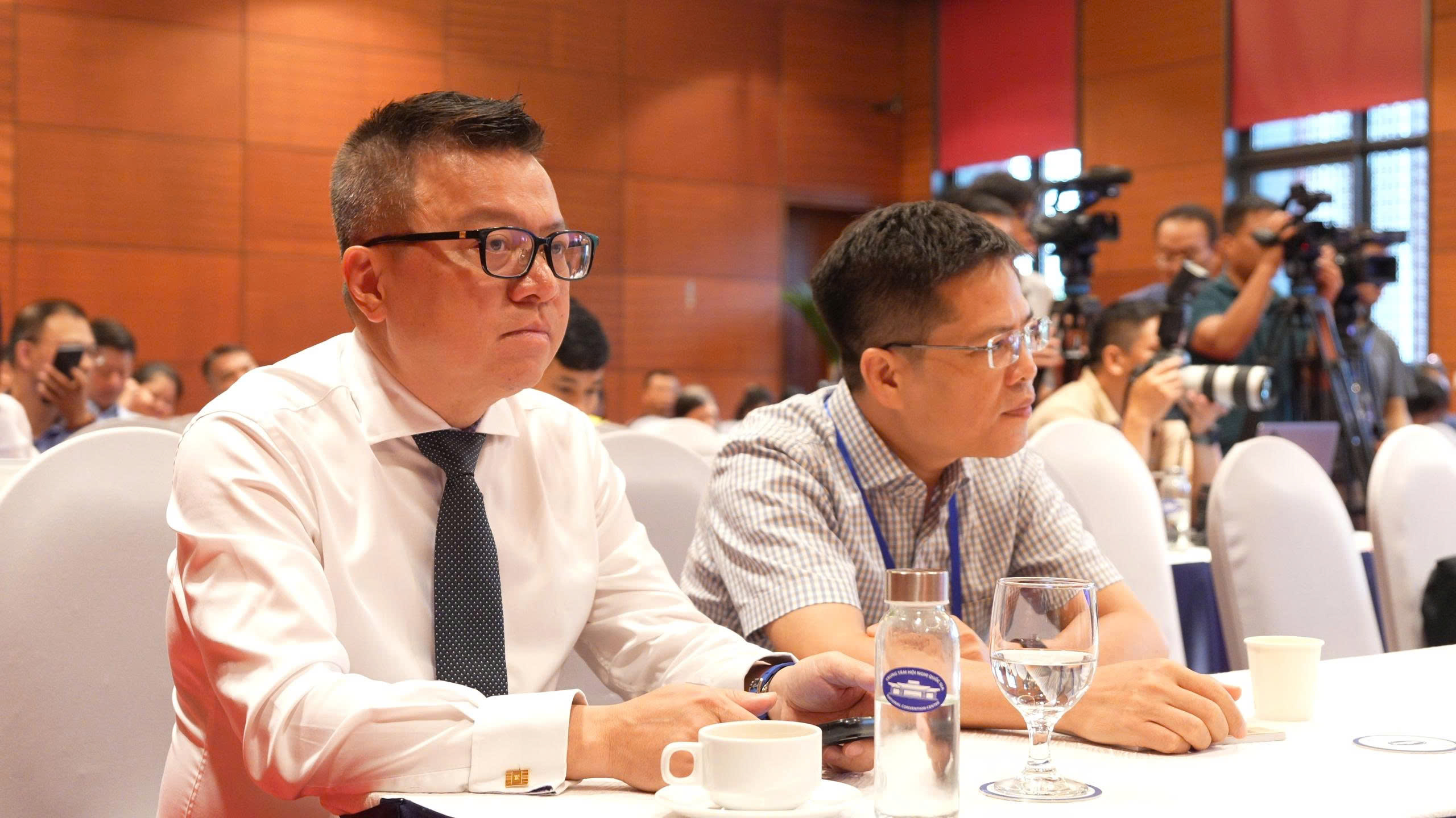 Phi&ecirc;n thảo luận c&oacute; sự tham gia của&nbsp;&ocirc;ng L&ecirc; Quốc Minh, Chủ tịch Hội Nh&agrave; b&aacute;o Việt Nam, Tổng Bi&ecirc;n tập B&aacute;o Nh&acirc;n D&acirc;n. Ảnh: Việt Tuấn.