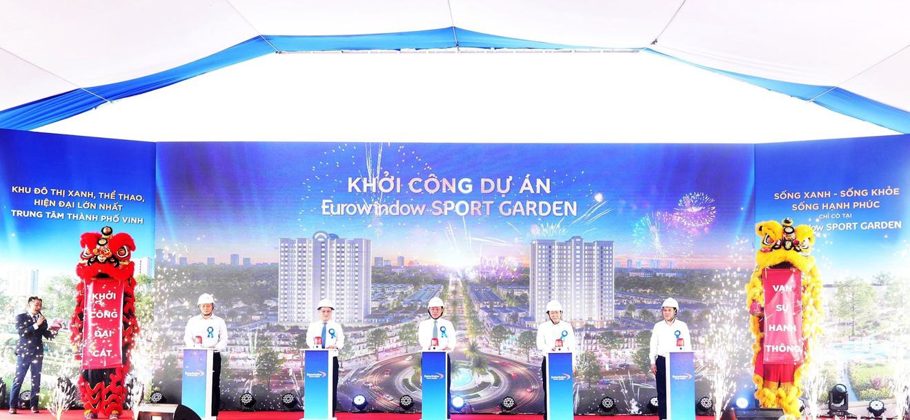 C&aacute;c&nbsp;đại biểu thực hiện nghi thức&nbsp;động tổ dự&nbsp;&aacute;n