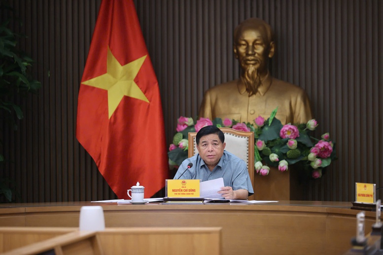 Phó Thủ tướng Chính phủ Nguyễn Chí Dũng chủ trì họp về triển khai, cung cấp dịch vụ công trực tuyến theo hướng chủ động, hoàn toàn dựa trên dữ liệu - Ảnh: VGP. 