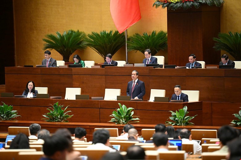 Bộ trưởng Bộ Gi&aacute;o dục v&agrave; Đ&agrave;o tạo Nguyễn Kim Sơn trả lời chất vấn s&aacute;ng ng&agrave;y 20/6.