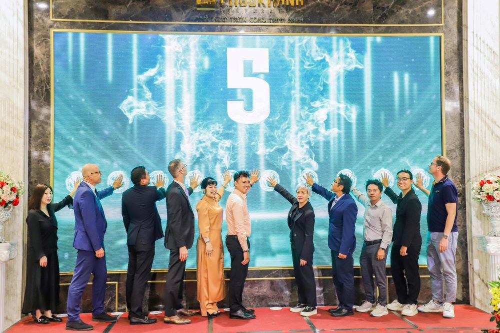 Các đối tác Dự án BSS4VN cùng chạm nút khởi động Dự án.