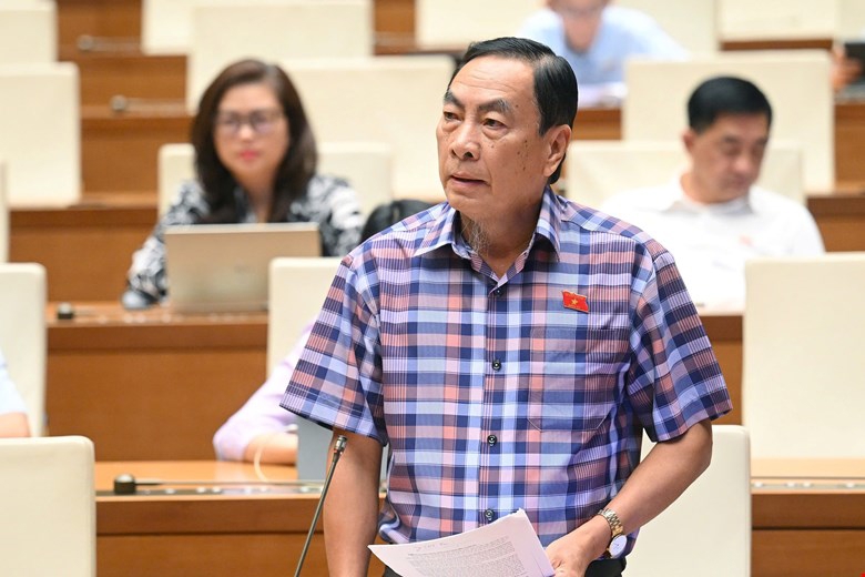 Đại biểu Phạm Văn Ho&agrave;, đo&agrave;n Đồng Th&aacute;p.