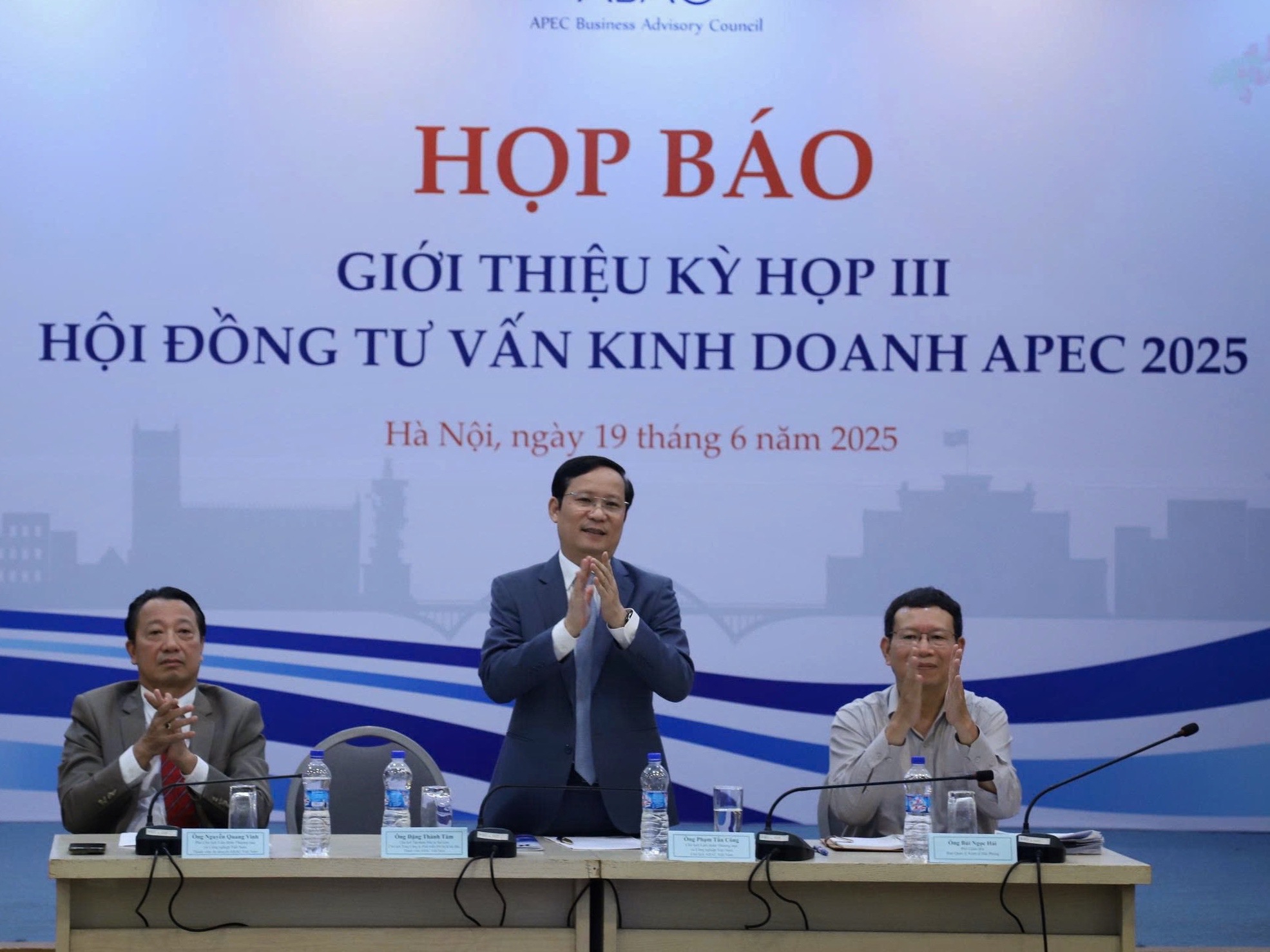 Họp báo giới thiệu về Kỳ họp III Hội đồng tư vấn kinh doanh APEC (ABAC III)