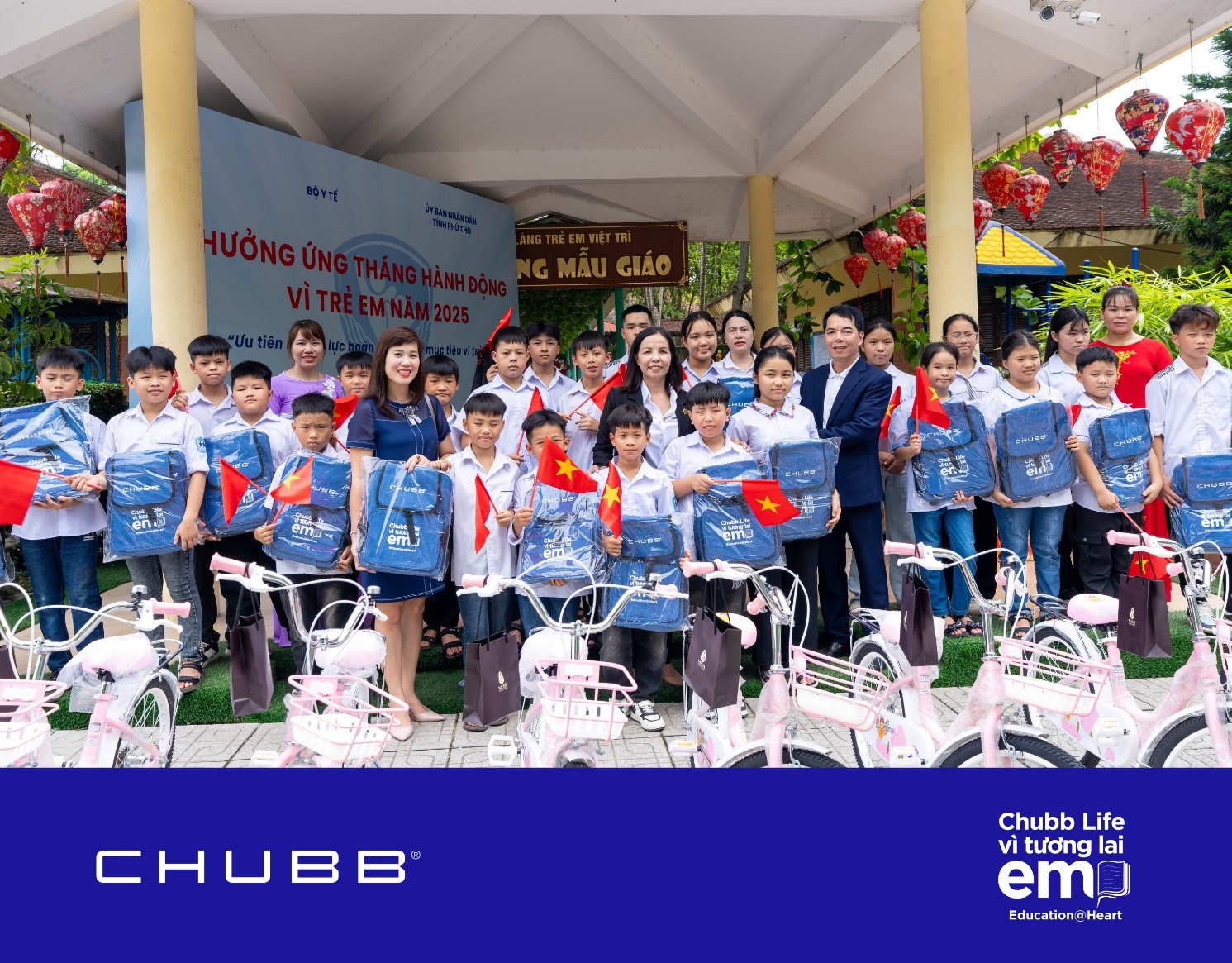 2.000 học bổng và quà tặng của Chubb Life Việt Nam được trao cho học sinh có hoàn cảnh khó khăn trên 7 tỉnh, thành.