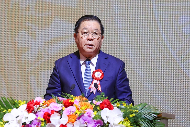 Đồng chí Nguyễn Trọng Nghĩa, Ủy viên Bộ Chính trị, Bí thư Trung ương Đảng, Trưởng ban Tuyên giáo và Dân vận Trung ương trình bày diễn văn tại Lễ kỷ niệm - Ảnh: VGP/Nhật Bắc