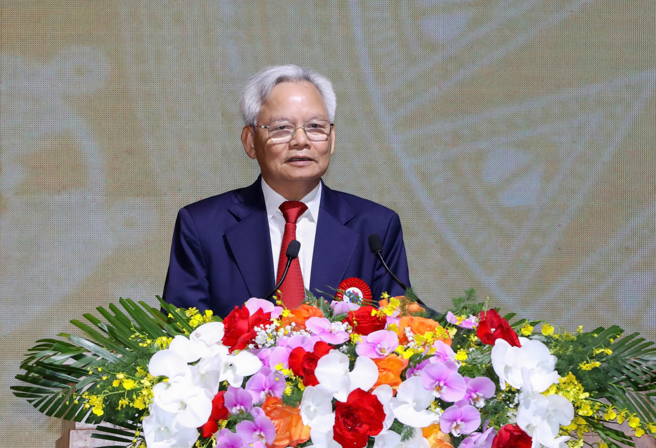 Nh&agrave; b&aacute;o Tạ Ngọc Tấn, nguy&ecirc;n Tổng bi&ecirc;n tập Tạp ch&iacute; Cộng sản, nguy&ecirc;n Ph&oacute; chủ tịch Hội Nh&agrave; b&aacute;o Việt Nam, Ph&oacute; chủ tịch Thường trực Hội đồng L&yacute; luận Trung ương. Ảnh: Tr&iacute; Phong.