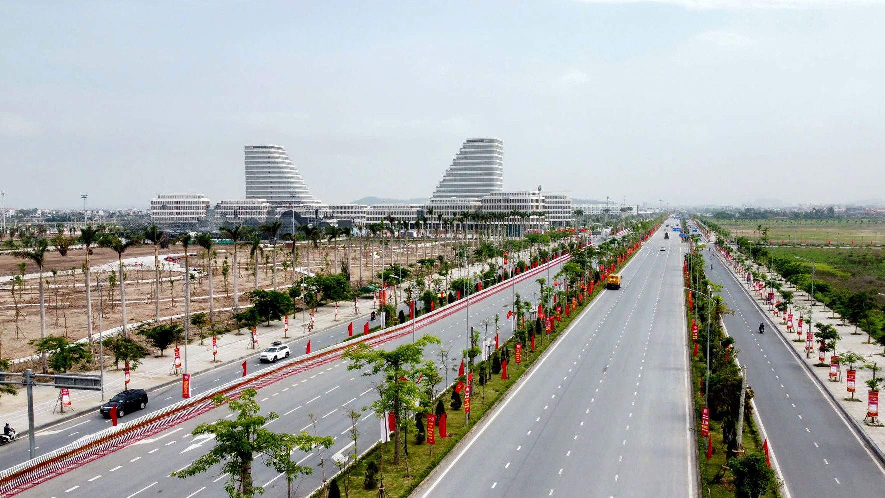 Đường Đỗ Mười thuộc dự án hạ tầng kỹ thuật Khu đô thị mới Bắc sông Cấm.