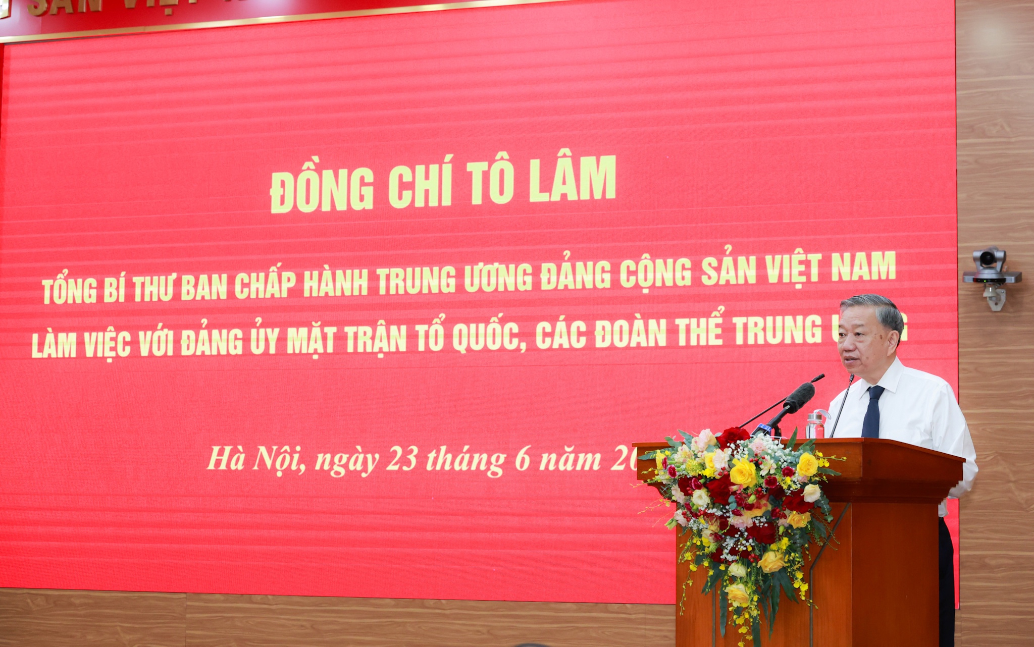 Tổng B&iacute; thư T&ocirc; L&acirc;m ph&aacute;t biểu chỉ đạo tại buổi l&agrave;m việc.&nbsp;