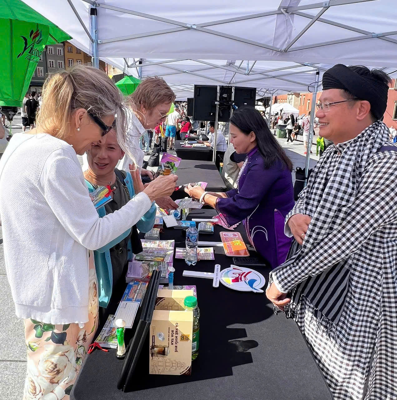 Th&ocirc;ng qua sự kiện tại Warsaw, Th&agrave;nh phố Huế đ&atilde; gửi đi th&ocirc;ng điệp mạnh mẽ về sự chủ động hội nhập, sẵn s&agrave;ng ch&agrave;o đ&oacute;n du kh&aacute;ch, doanh nghiệp v&agrave; nh&agrave; đầu tư từ ch&acirc;u &Acirc;u n&oacute;i ri&ecirc;ng v&agrave; quốc tế n&oacute;i chung