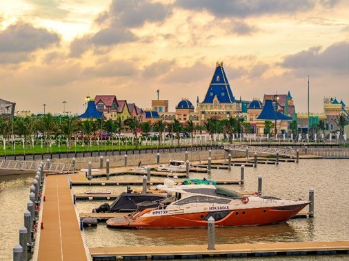 Hệ thống tiện ích đẳng cấp của Vinhomes Royal Island thu hút giới đầu tư và cư dân quốc tế.