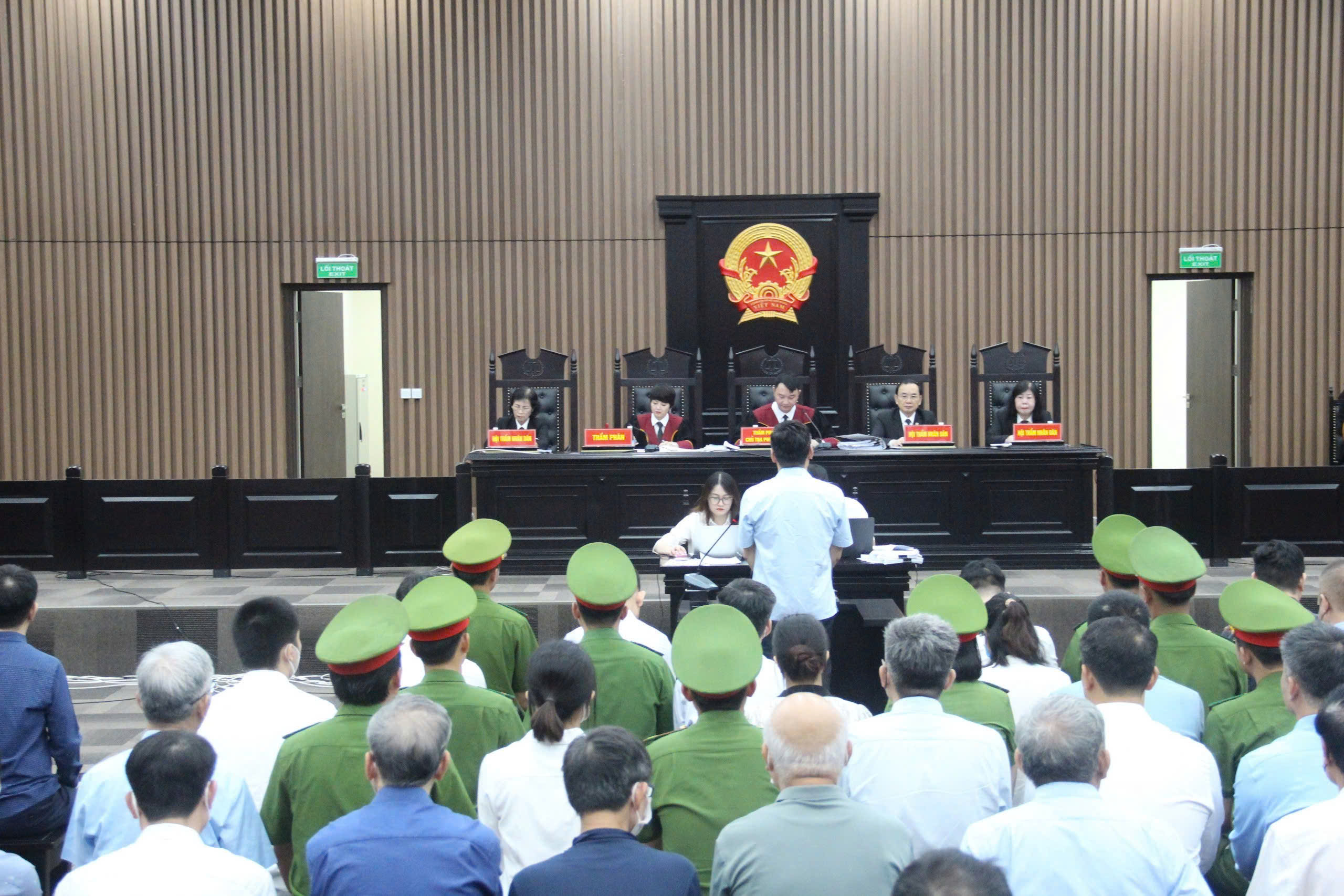 Quang cảnh phiên tòa.