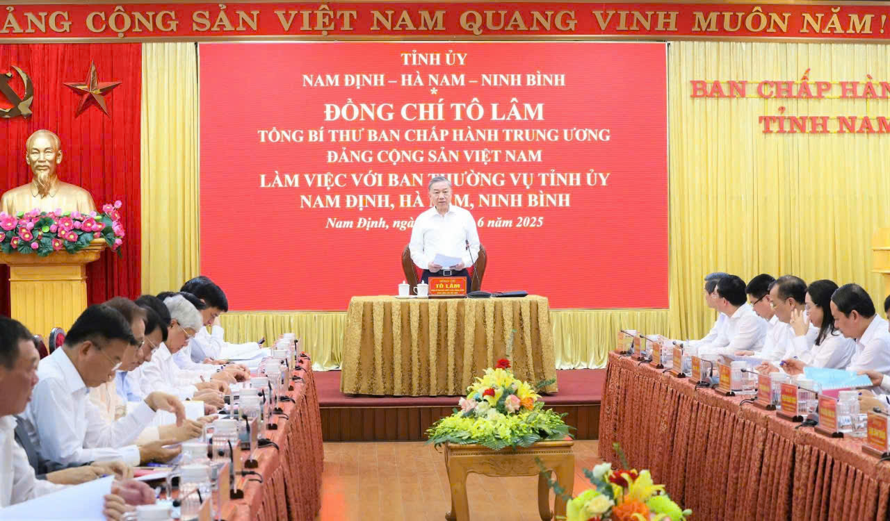 Tổng Bí thư Tô Lâm cùng Đoàn công tác Trung ương đã có buổi làm việc với Ban Thường vụ Tỉnh ủy các tỉnh Nam Định, Hà Nam và Ninh Bình. 
