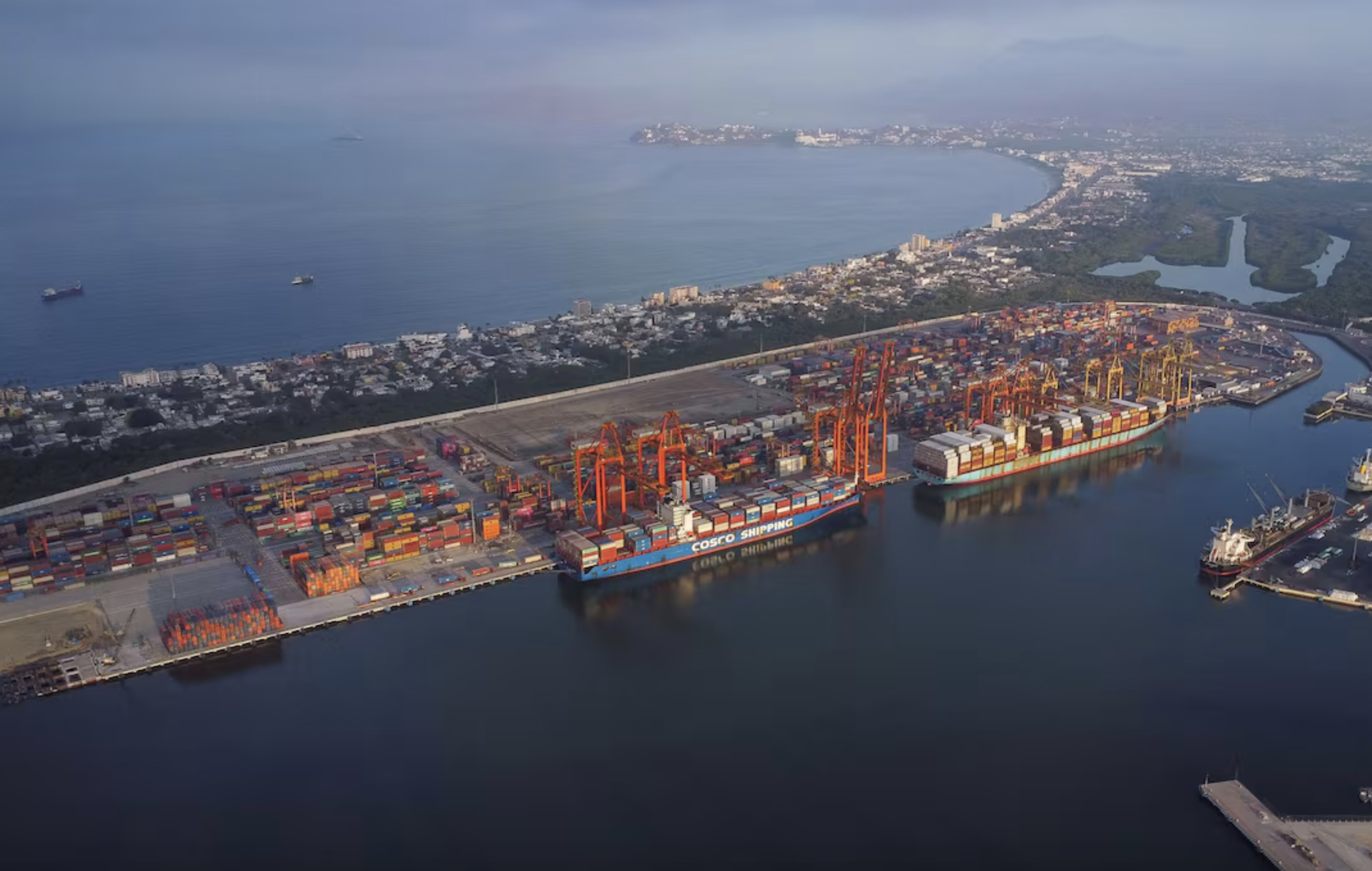 Cảng Manzanullo ở Mexico - Ảnh: Reuters.