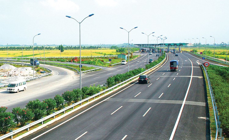 Nhiều dự án BOT giao thông gặp khó khăn do doanh thu sụt giảm.