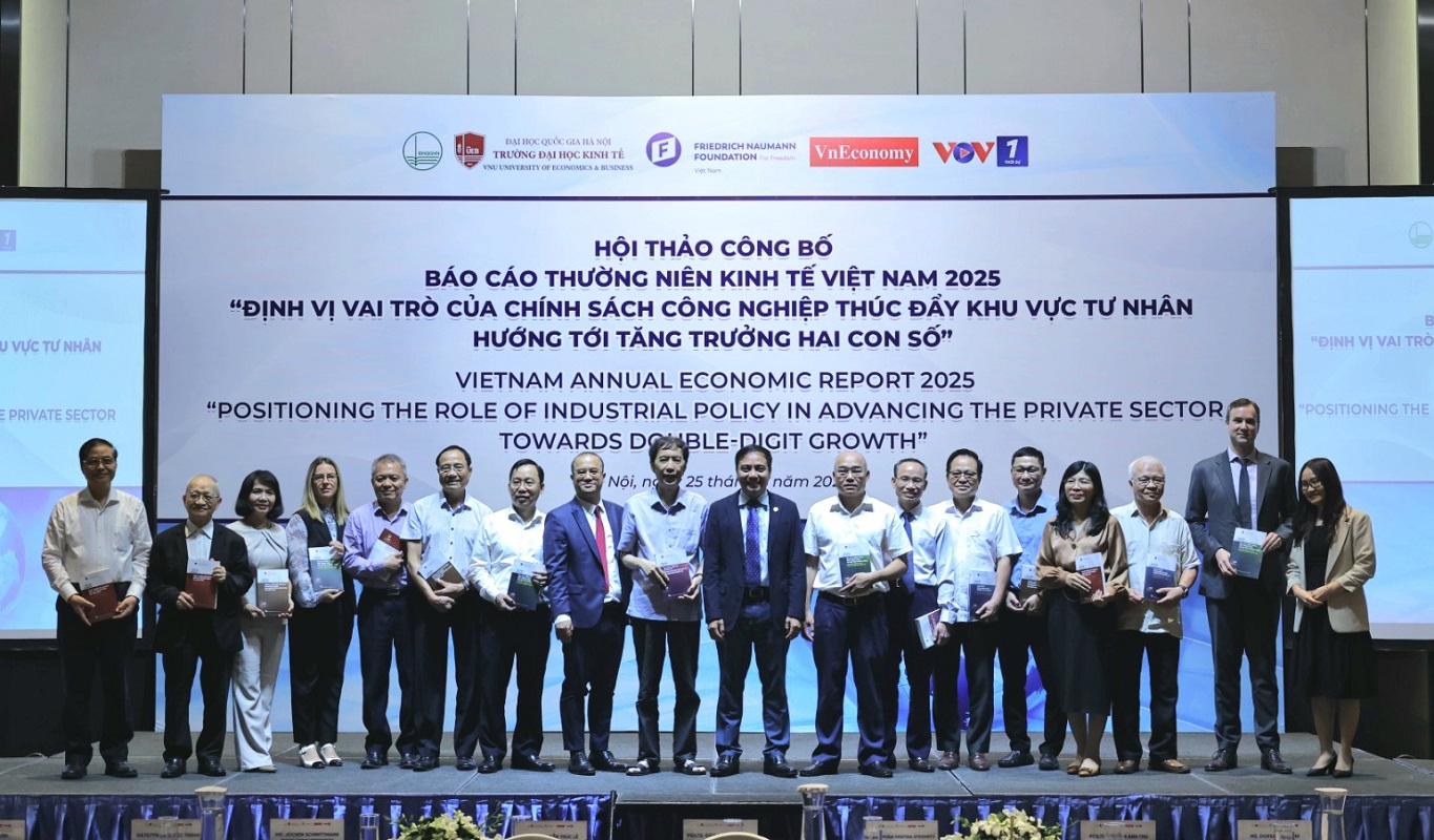 Các đại biểu tham dự hội thảo công bố Báo cáo Kinh tế thường niên Việt Nam 2025.