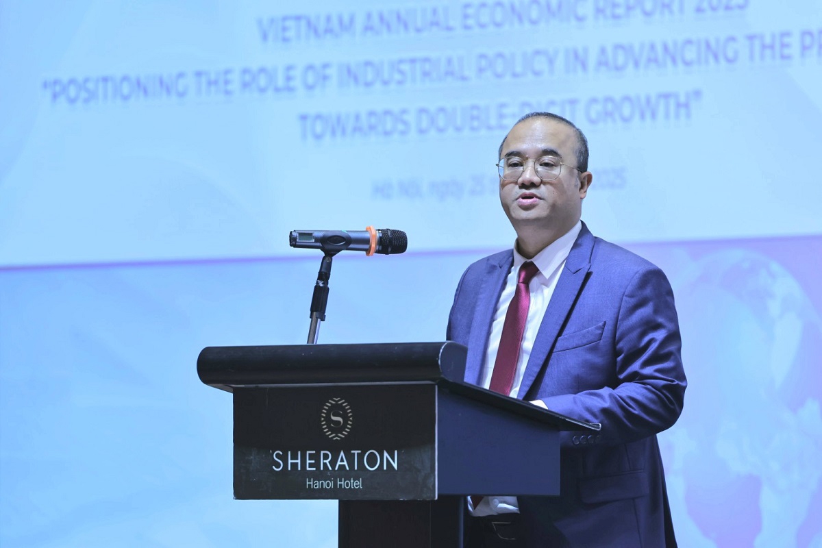PGS.TS. Nguyễn Tr&uacute;c L&ecirc;: "Ch&iacute;nh s&aacute;ch c&ocirc;ng nghiệp phải đi trước, tạo động lực, th&aacute;o gỡ r&agrave;o cản v&agrave; hỗ trợ doanh nghiệp ph&aacute;t triển".