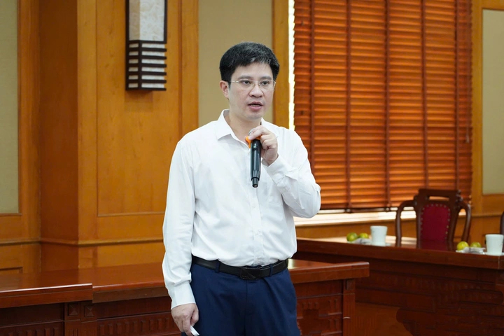 Vụ trưởng Vụ Khoa học X&atilde; hội, Nh&acirc;n văn v&agrave; Tự nhi&ecirc;n Trần Quốc Cường ph&aacute;t biểu khai mạc Hội thảo.