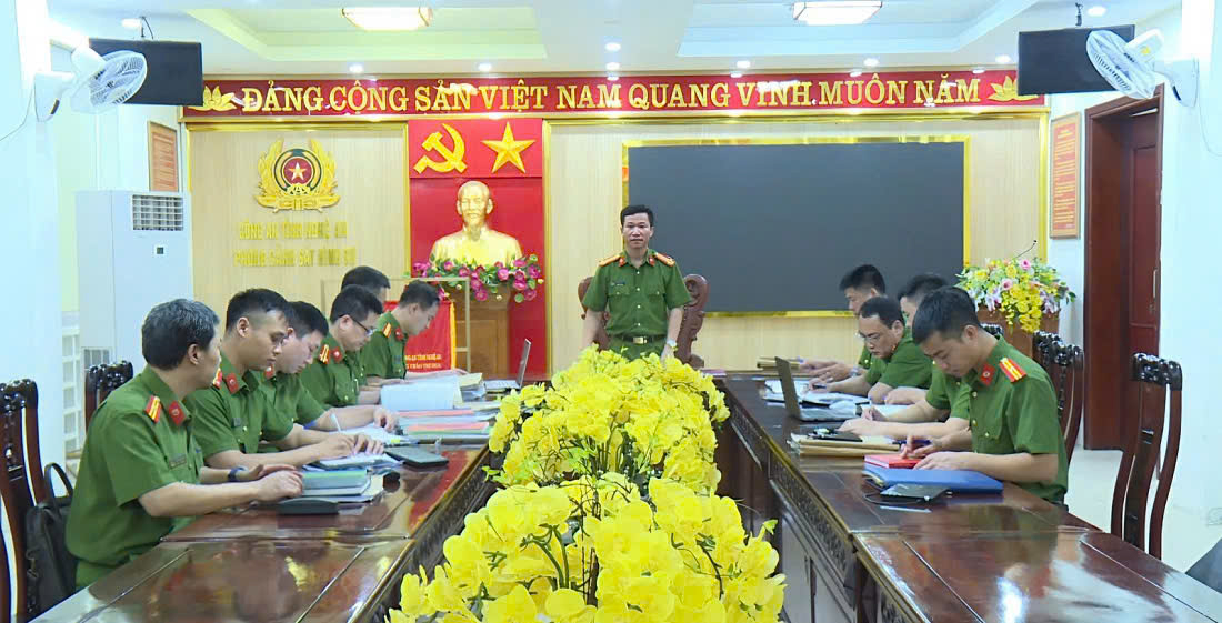 Cơ quan thường trực Ban chuy&ecirc;n &aacute;n họp b&agrave;n phương &aacute;n triển khai nhiệm vụ chuy&ecirc;n &aacute;n triệt x&oacute;a băng nh&oacute;m lừa đảo c&ocirc;ng nghệ cao xuy&ecirc;n quốc gia, chiếm đoạt hơn 2.000 tỷ đồng