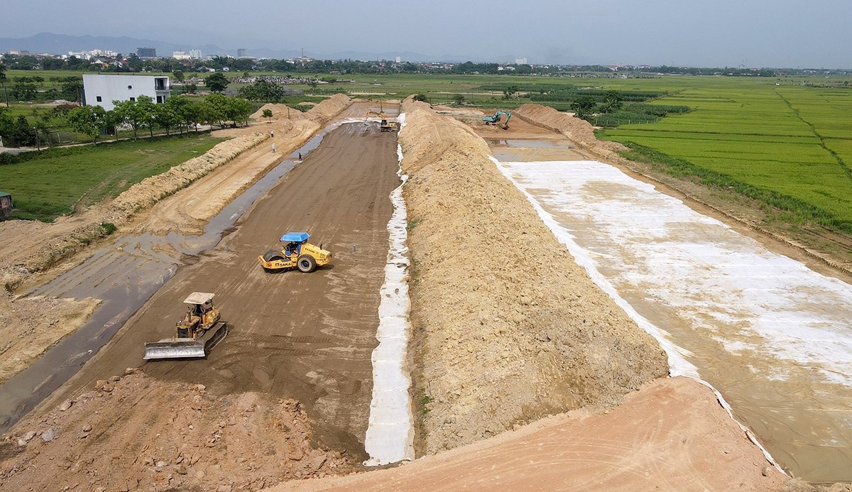 Công trường thi công dự án Đường Xô Viết Nghệ Tĩnh. Ảnh: Văn Đức