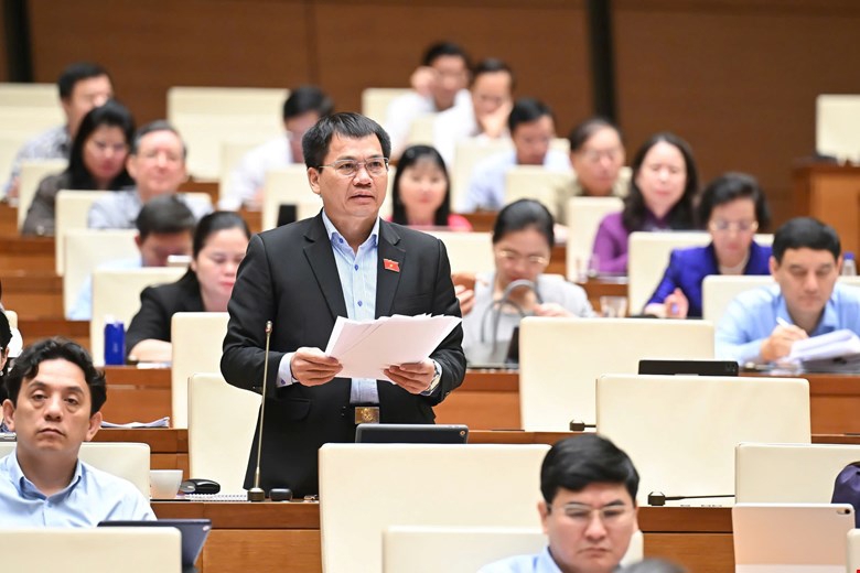 Đại biểu Dương Khắc Mai, đo&agrave;n Đắk N&ocirc;ng n&ecirc;u &yacute; kiến thảo luận.