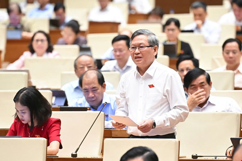 Đại biểu T&ocirc; Văn T&aacute;m, đo&agrave;n Kon Tum.