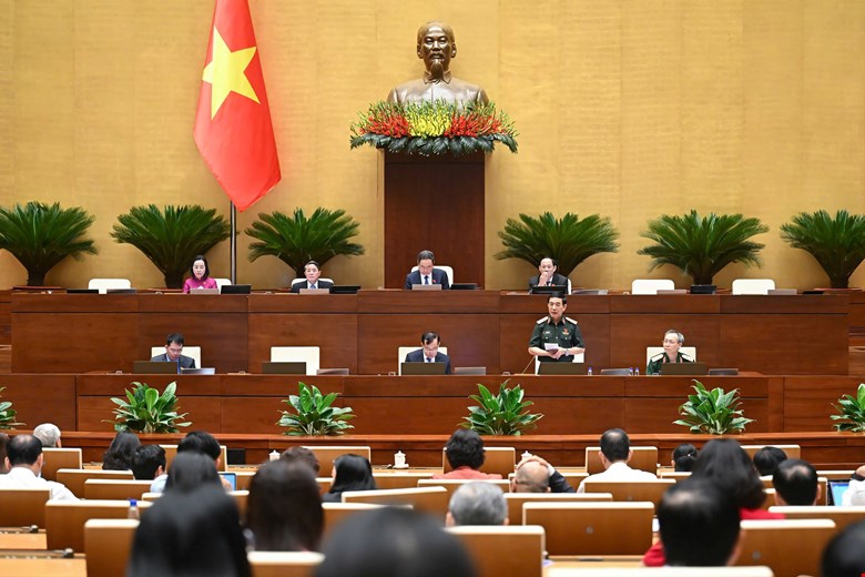 Quốc hội thảo luận tại hội trường về dự án Luật Tình trạng khẩn cấp.