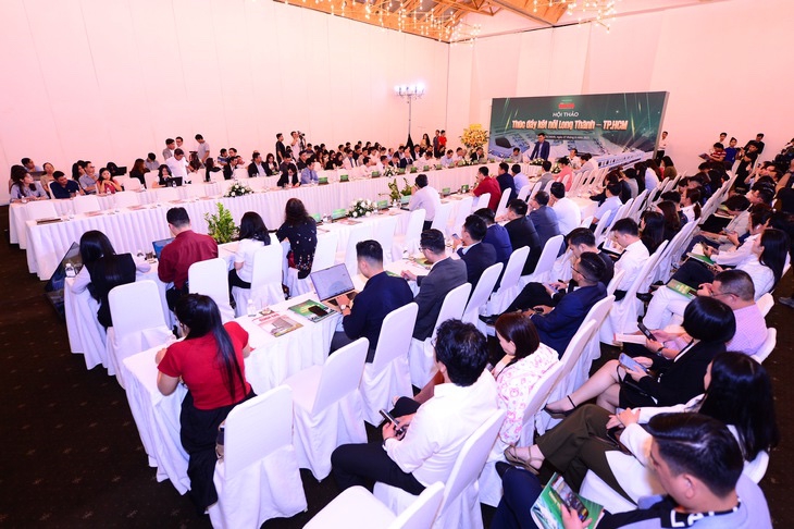 To&agrave;n cảnh hội thảo chiều 27/6.