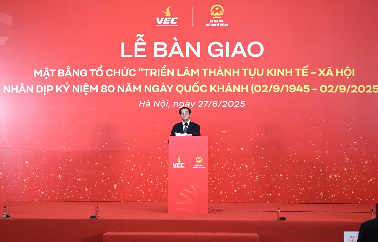 Ông Nguyễn Việt Quang, Phó Chủ tịch kiêm Tổng giám đốc Tập đoàn Vingroup phát biểu báo cáo tại sự kiện.