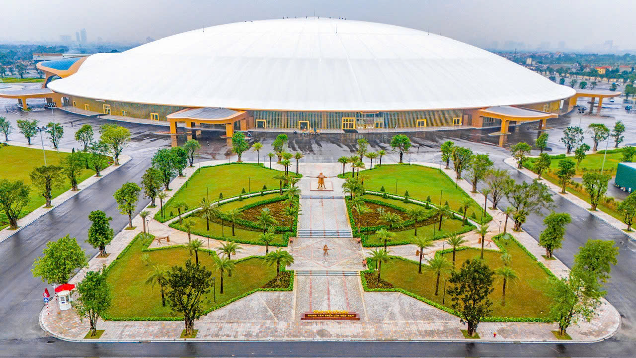 Nh&agrave; triển l&atilde;m Kim Quy v&agrave; khu vực triển l&atilde;m ngo&agrave;i trời được b&agrave;n giao chỉ sau gần 10 th&aacute;ng thi c&ocirc;ng thần tốc.