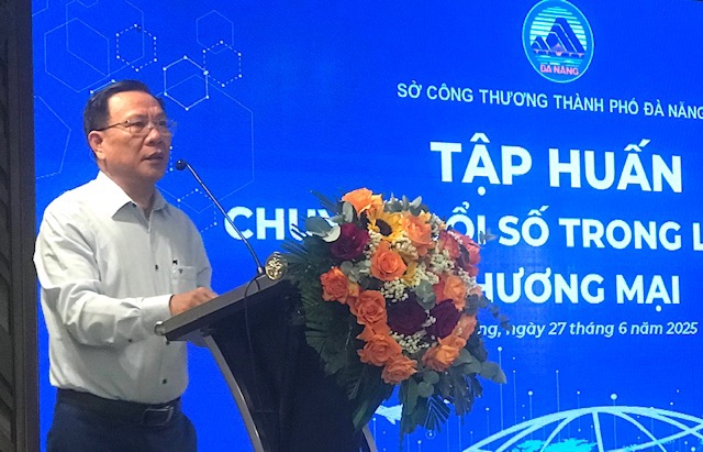 Phó Giám đốc Sở Công Thương Đà Nẵng Nguyễn Văn Trừ phát biểu khai mạc lớp tập huấn. Ảnh Ngô Anh Văn