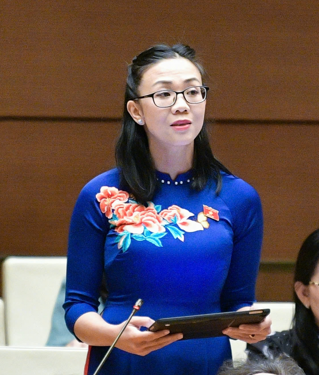 Đại biểu Trịnh Thị T&uacute; Anh, đo&agrave;n L&acirc;m Đồng.