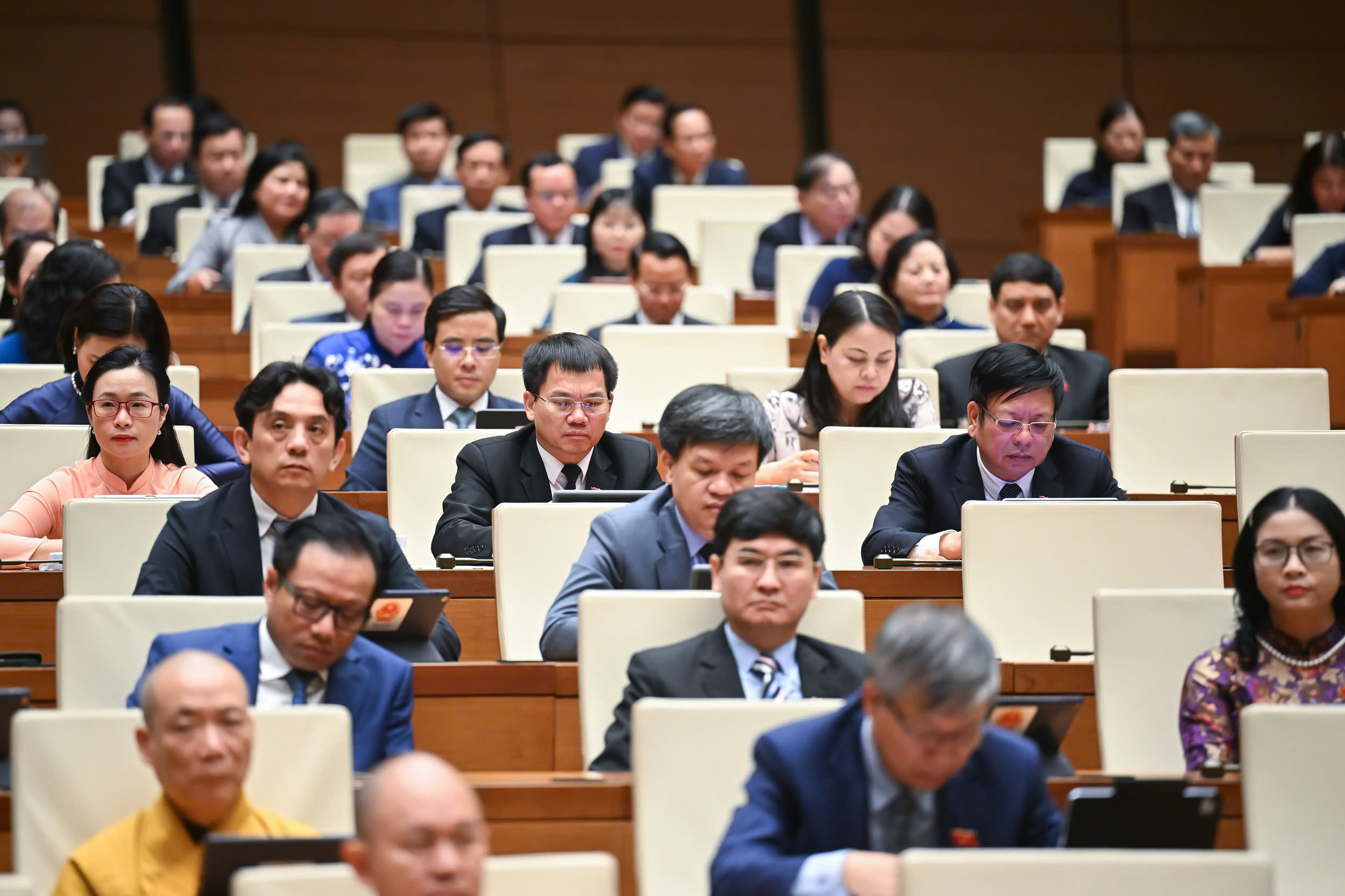 Các đại biểu Quốc hội tại Phiên bế mạc Kỳ họp thứ 9, Quốc hội khóa XV. Ảnh: Quochoi.vn.