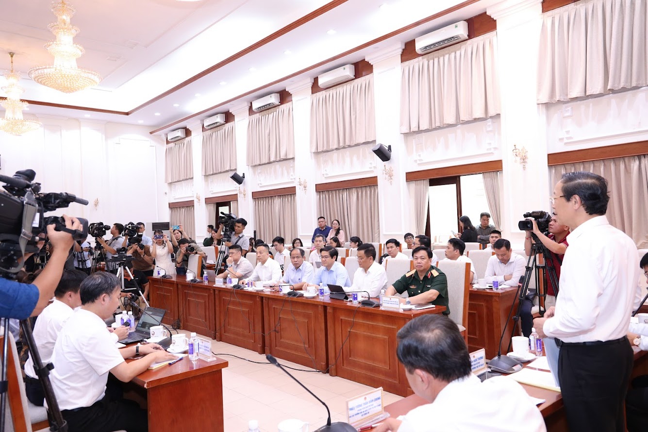 Quang cảnh buổi họp báo.