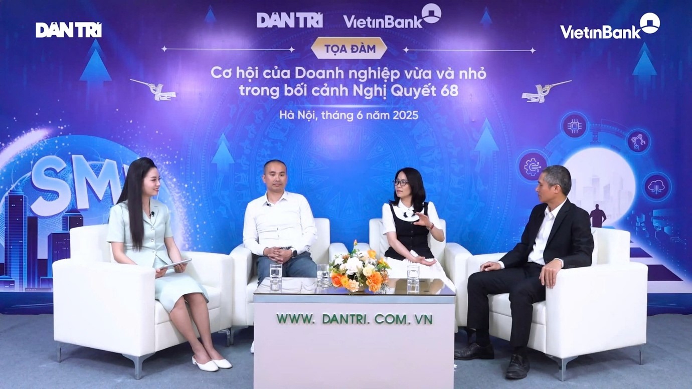 C&aacute;c diễn giả tham gia tọa đ&agrave;m Cơ hội của Doanh nghiệp vừa v&agrave; nhỏ trong bối cảnh Nghị quyết 68 do b&aacute;o D&acirc;n Tr&iacute; tổ chức với sự đồng h&agrave;nh của VietinBank.