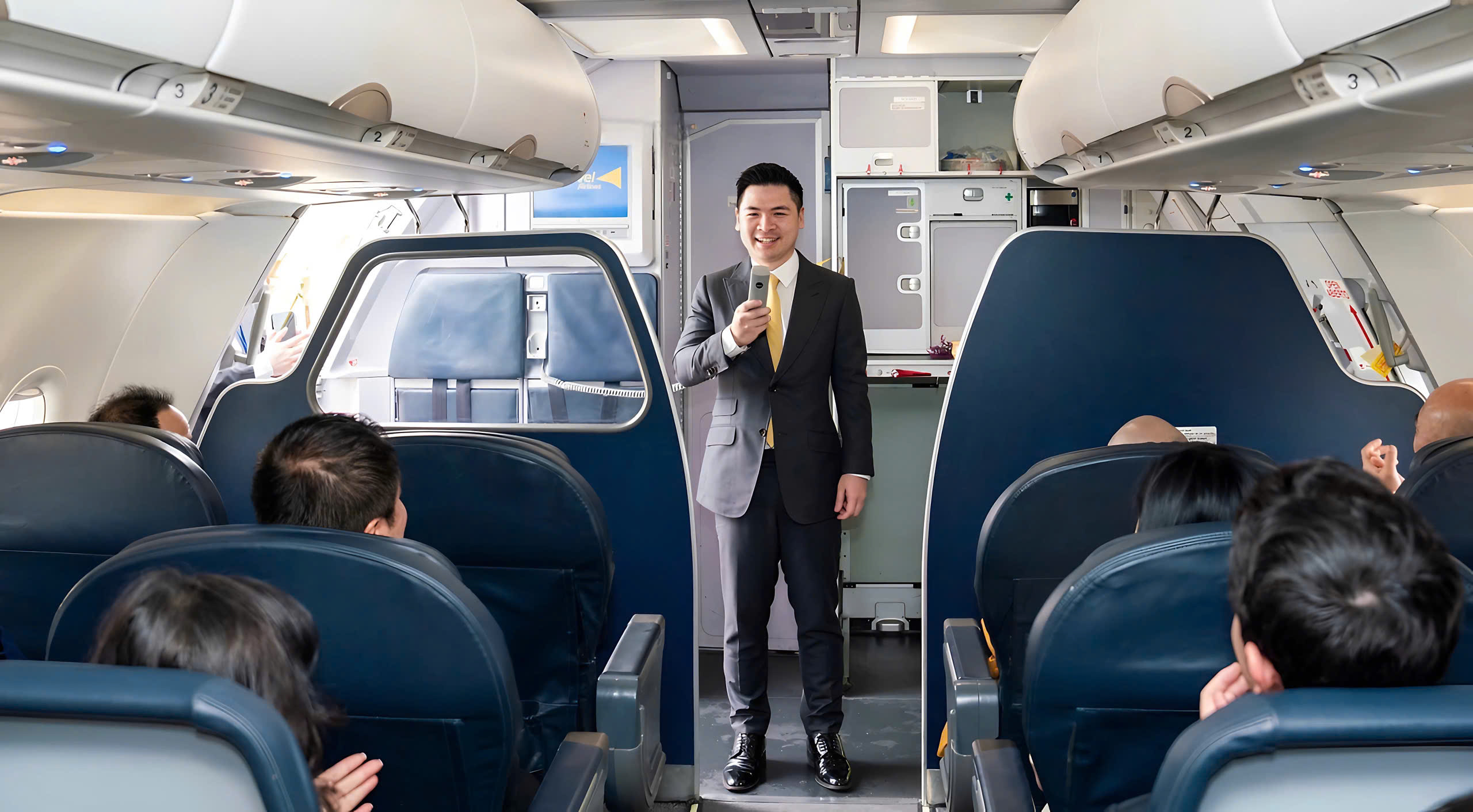 &Ocirc;ng Đỗ Vinh Quang, Chủ tịch Vietravel Airlines ph&aacute;t biểu tr&ecirc;n chiếc m&aacute;y bay sở hữu ri&ecirc;ng đầu ti&ecirc;n của h&atilde;ng.