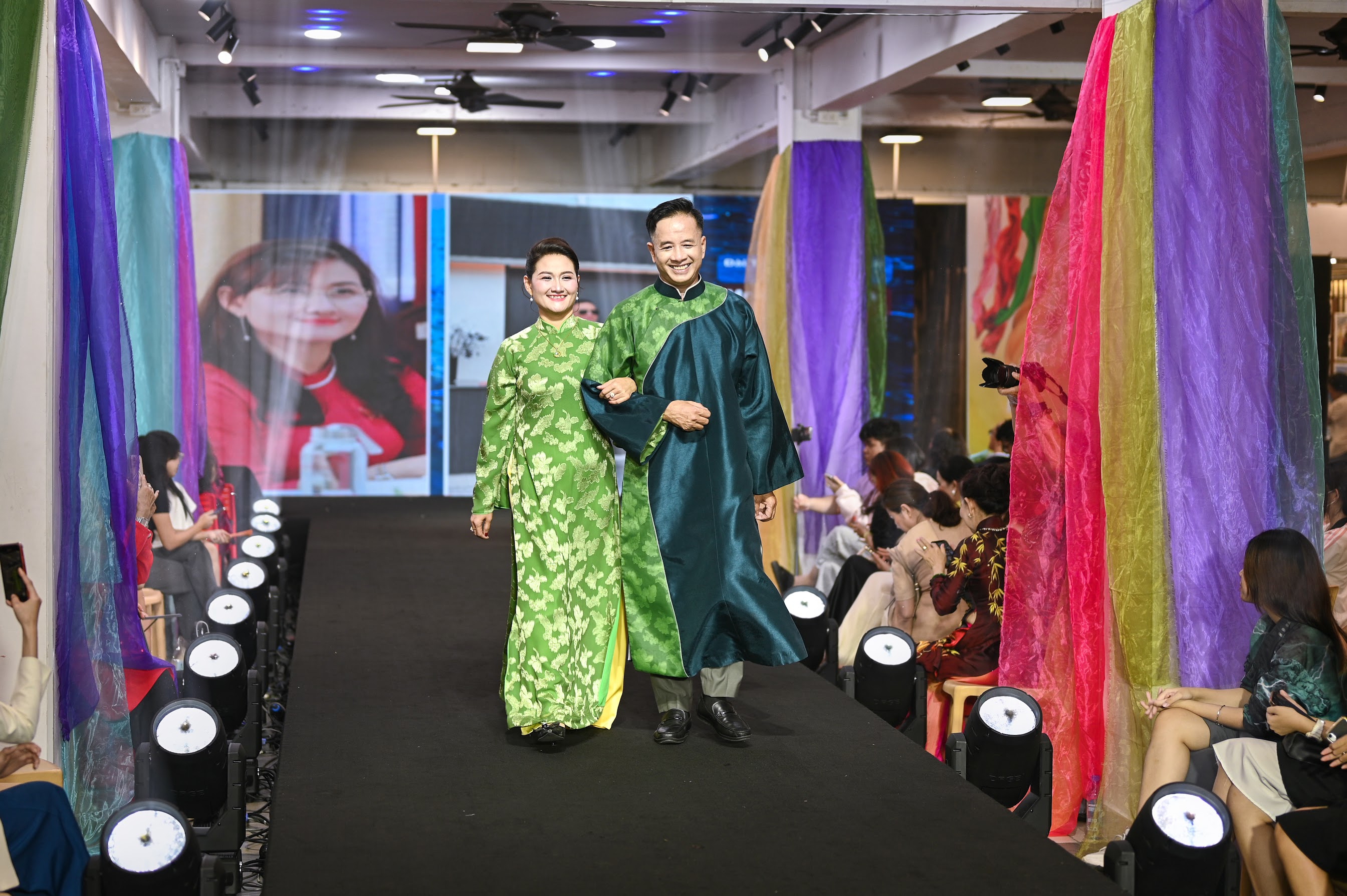 Hơn 100 bộ sưu tập &aacute;o d&agrave;i được tr&igrave;nh diễn tại đ&ecirc;m Gala.