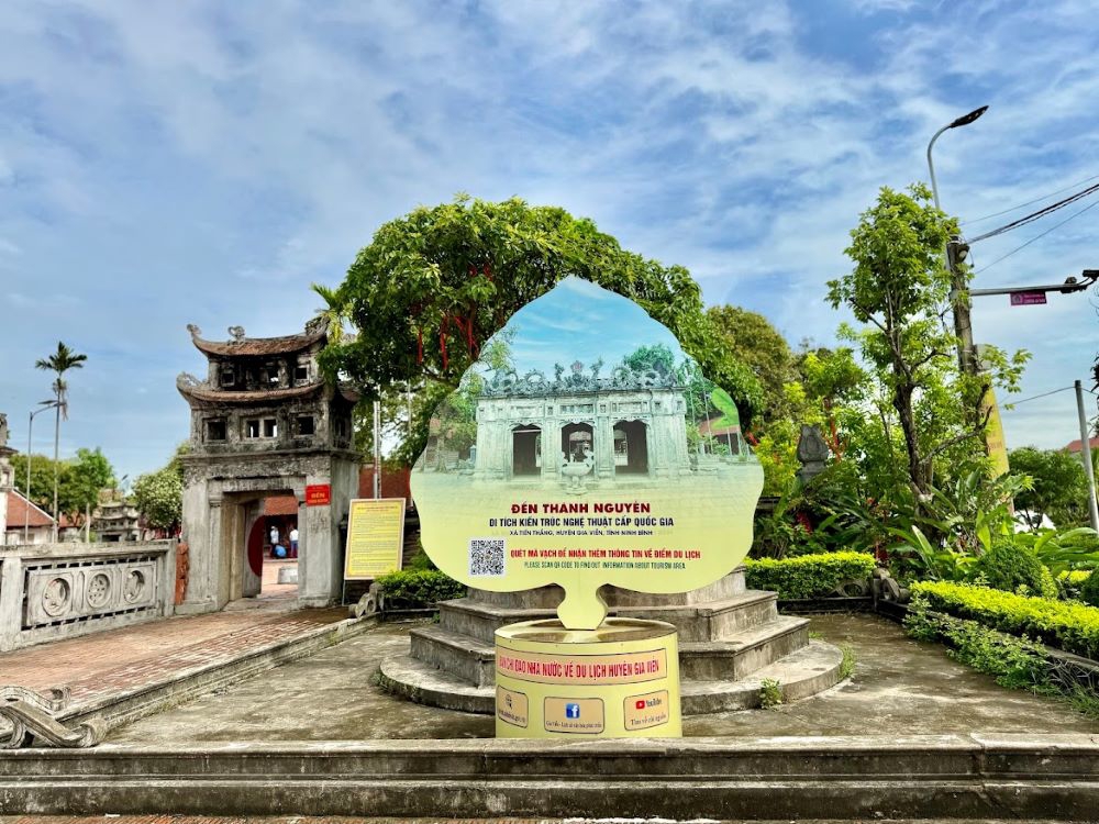 Vườn thuốc trước Đền Th&aacute;nh Nguyễn ở huyện Gia Viễn. Ảnh CK