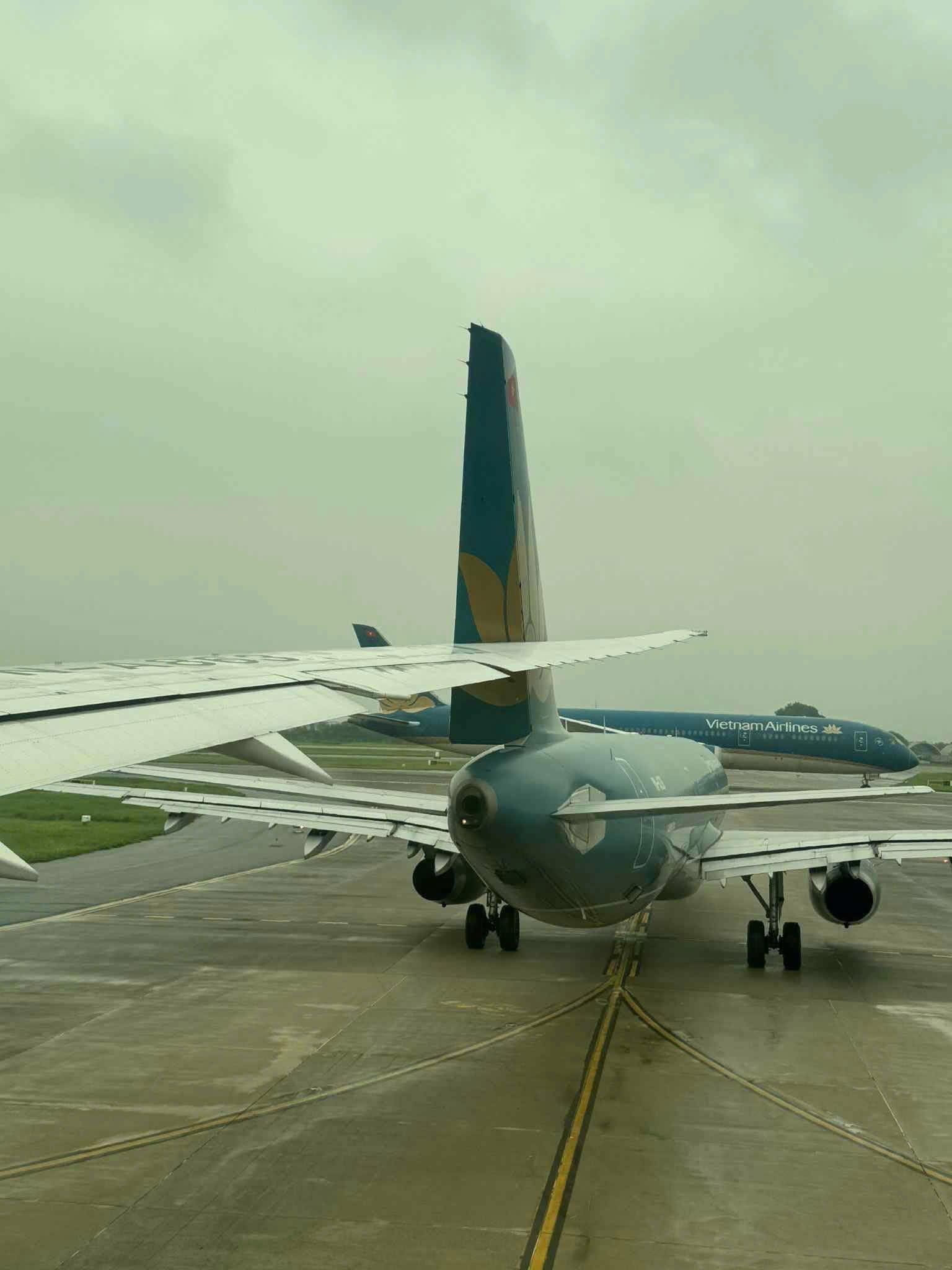 Hiện trường sự cố va chạm giữa hai tàu bay.