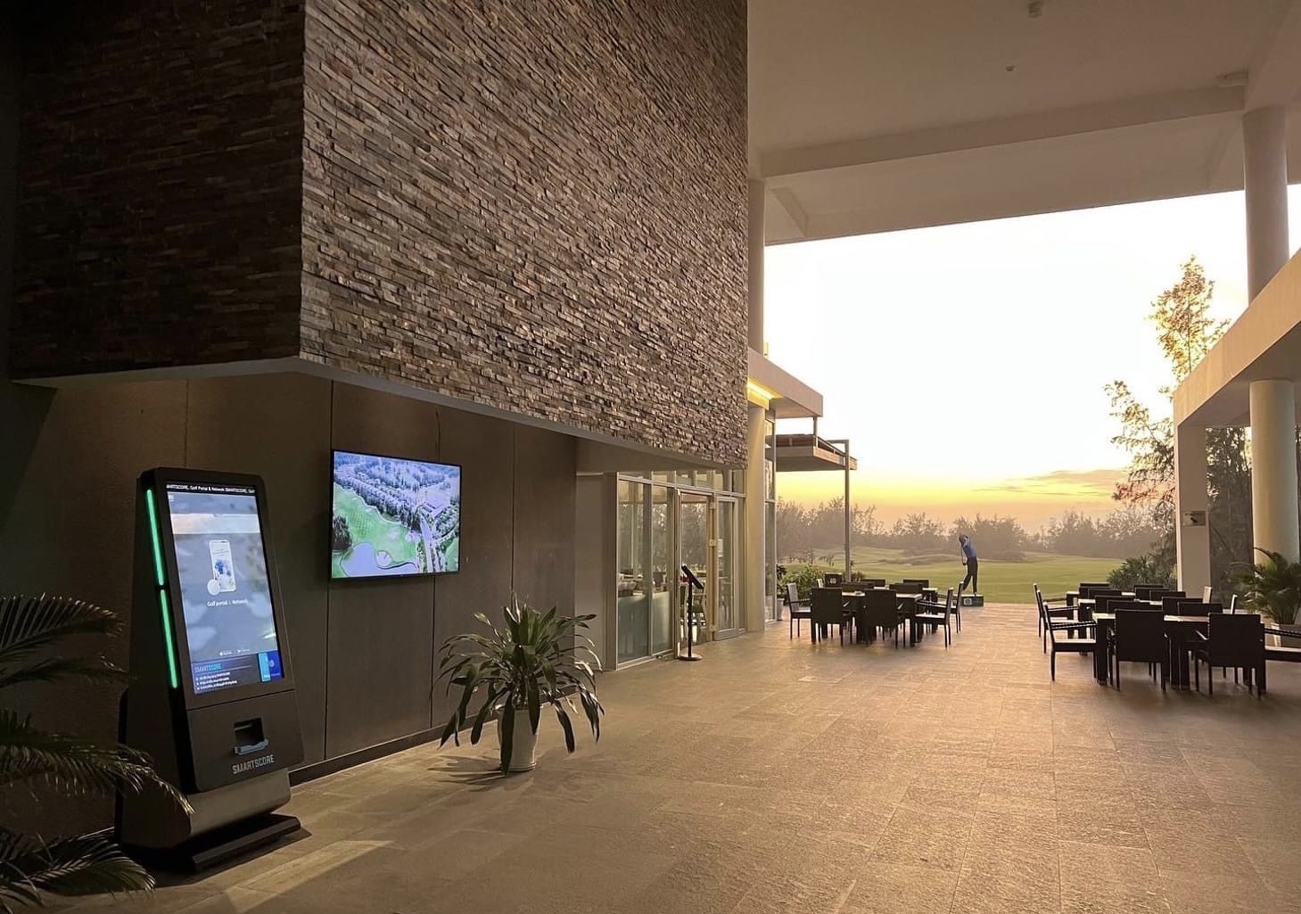 S&acirc;n golf Montgomerie Links t&iacute;ch hợp c&aacute;c tiện &iacute;ch hỗ trợ người chơi.