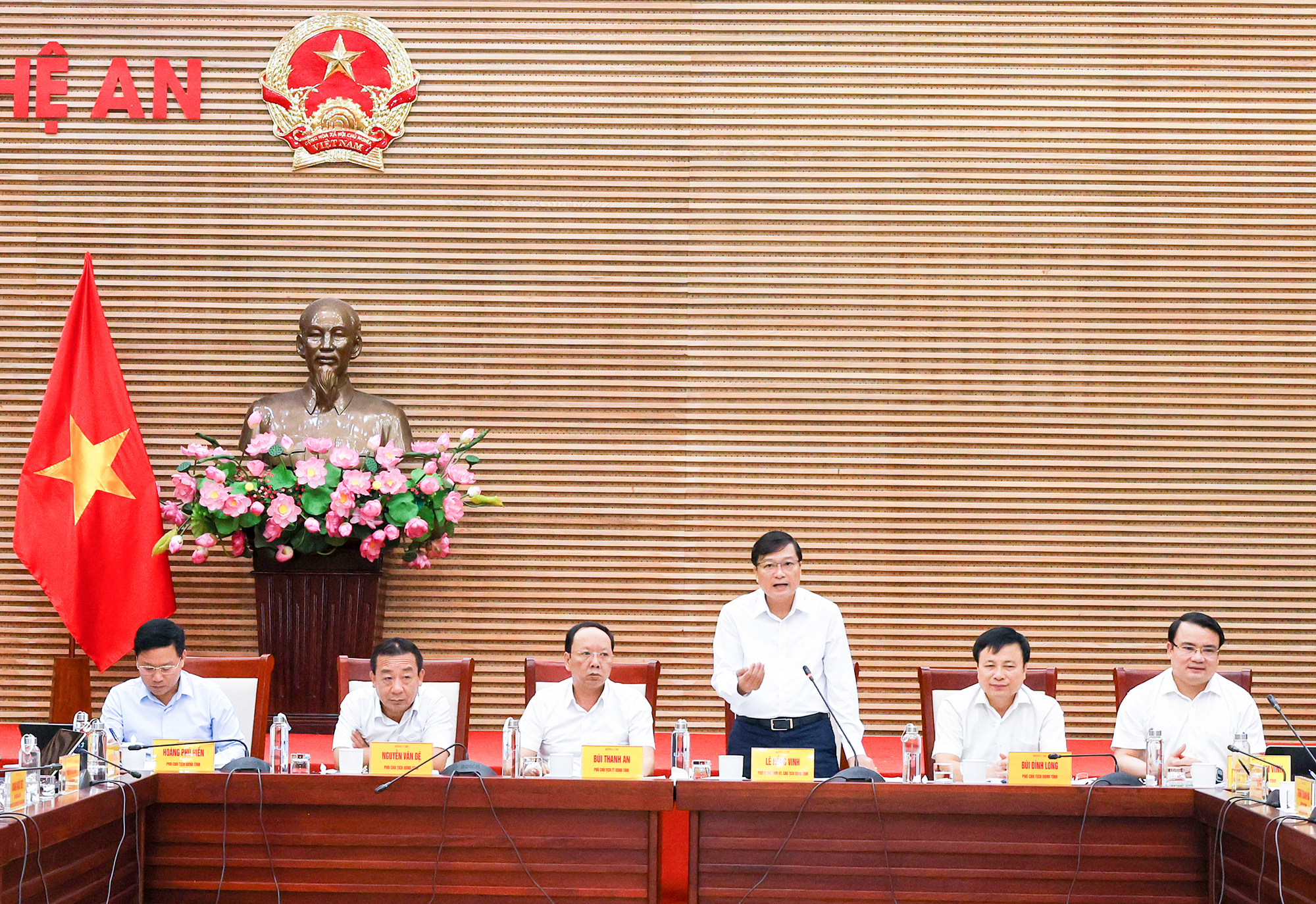 Chủ tịch UBND tỉnh Nghệ An Lê Hồng Vinh phát biểu