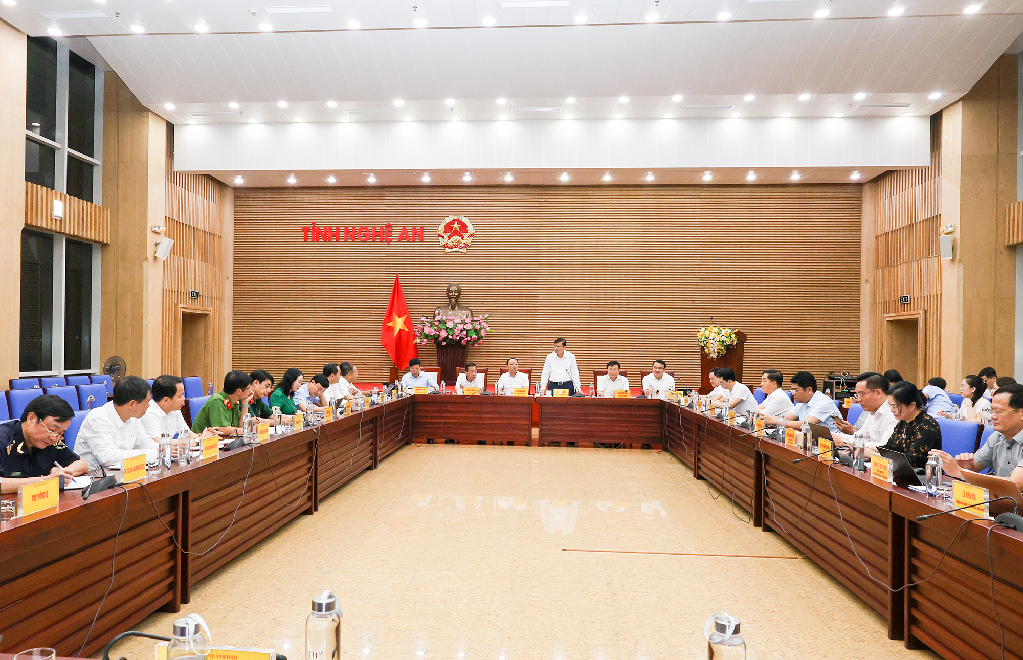 Quang cảnh phi&ecirc;n họp