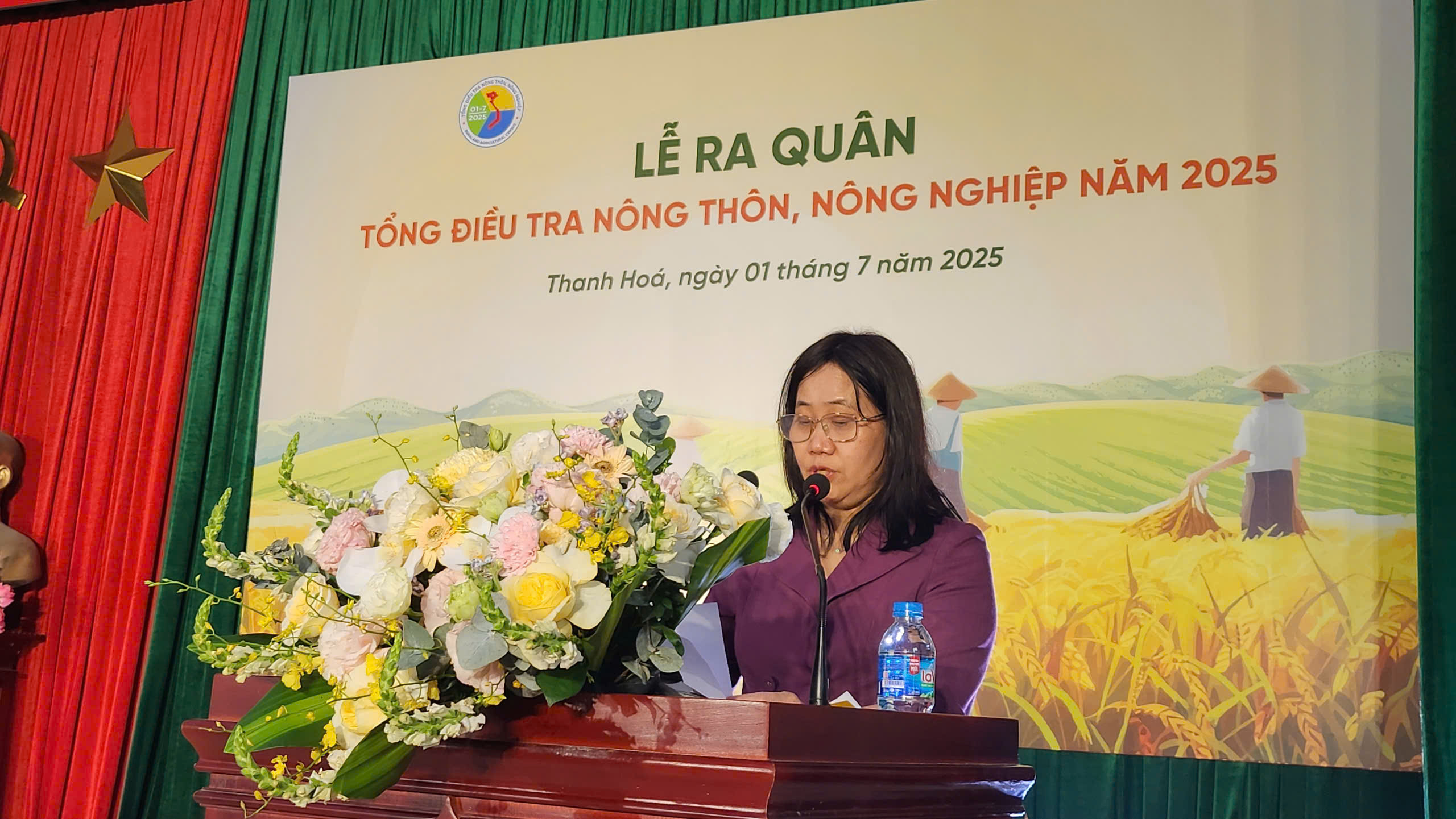 Ph&oacute; Trưởng ban chỉ đạo trung ương, Cục trưởng Cục Thống k&ecirc; Nguyễn Thị Hương ph&aacute;t biểu tại Lễ ra qu&acirc;n.