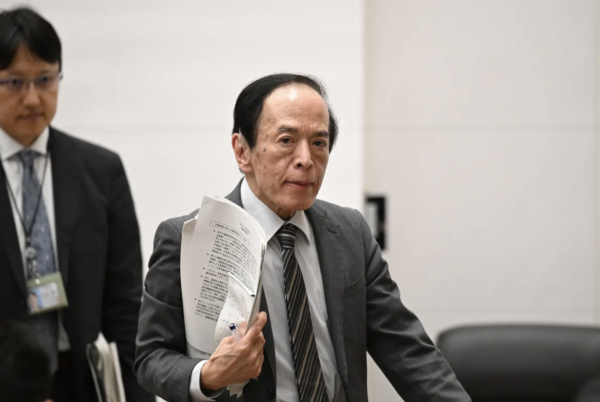 Thống đốc BOJ Kazuo Ueda - Ảnh: Bloomberg.