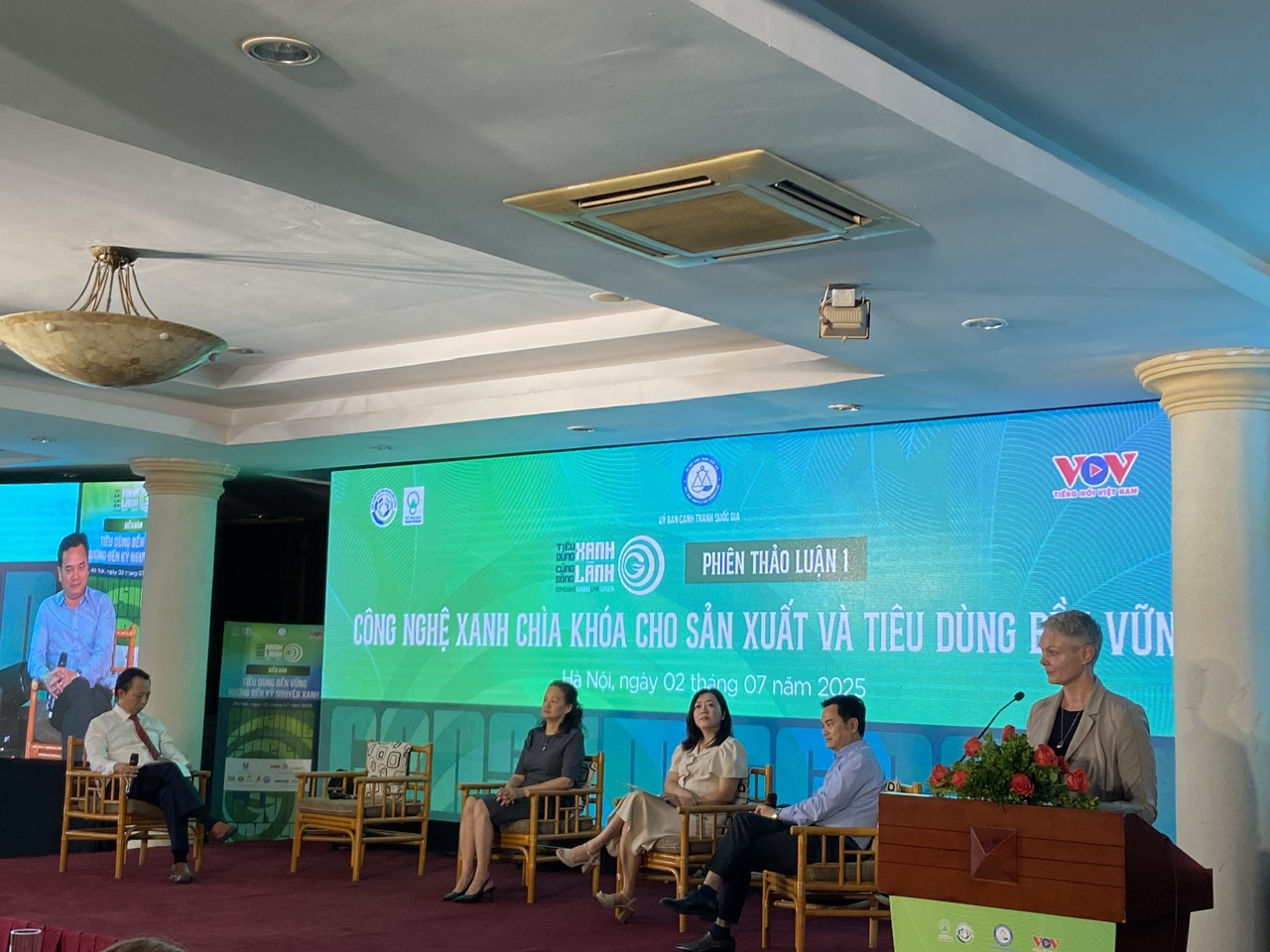 B&agrave; Hilde Solbakken, Đại sứ Nauy tại Việt Nam chia sẻ tại diễn đ&agrave;n.