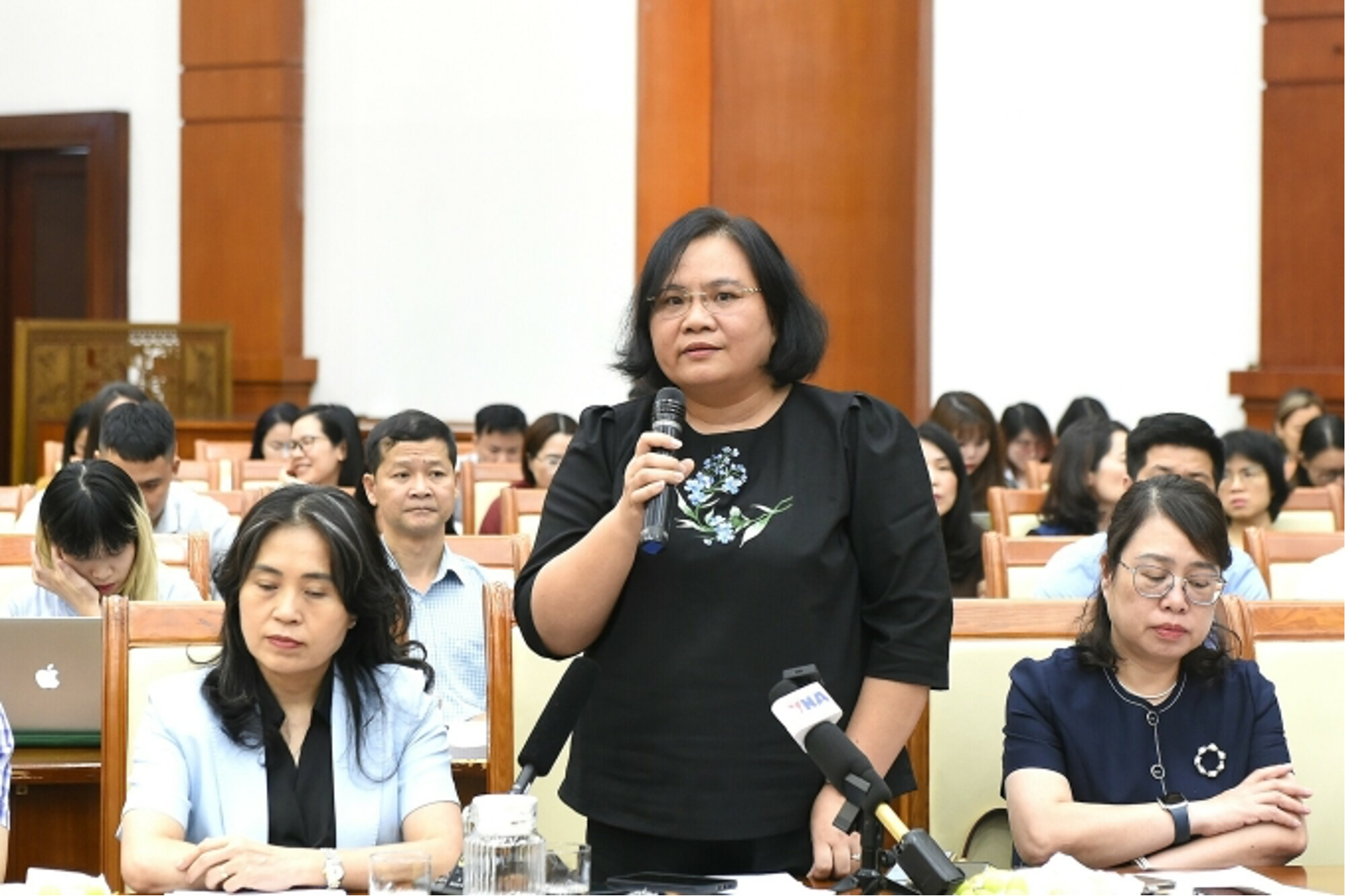 Bà Nguyễn Thị Thoa, Phó cục trưởng Cục Quản lý công sản (Bộ Tài chính) trả lời tại họp báo.