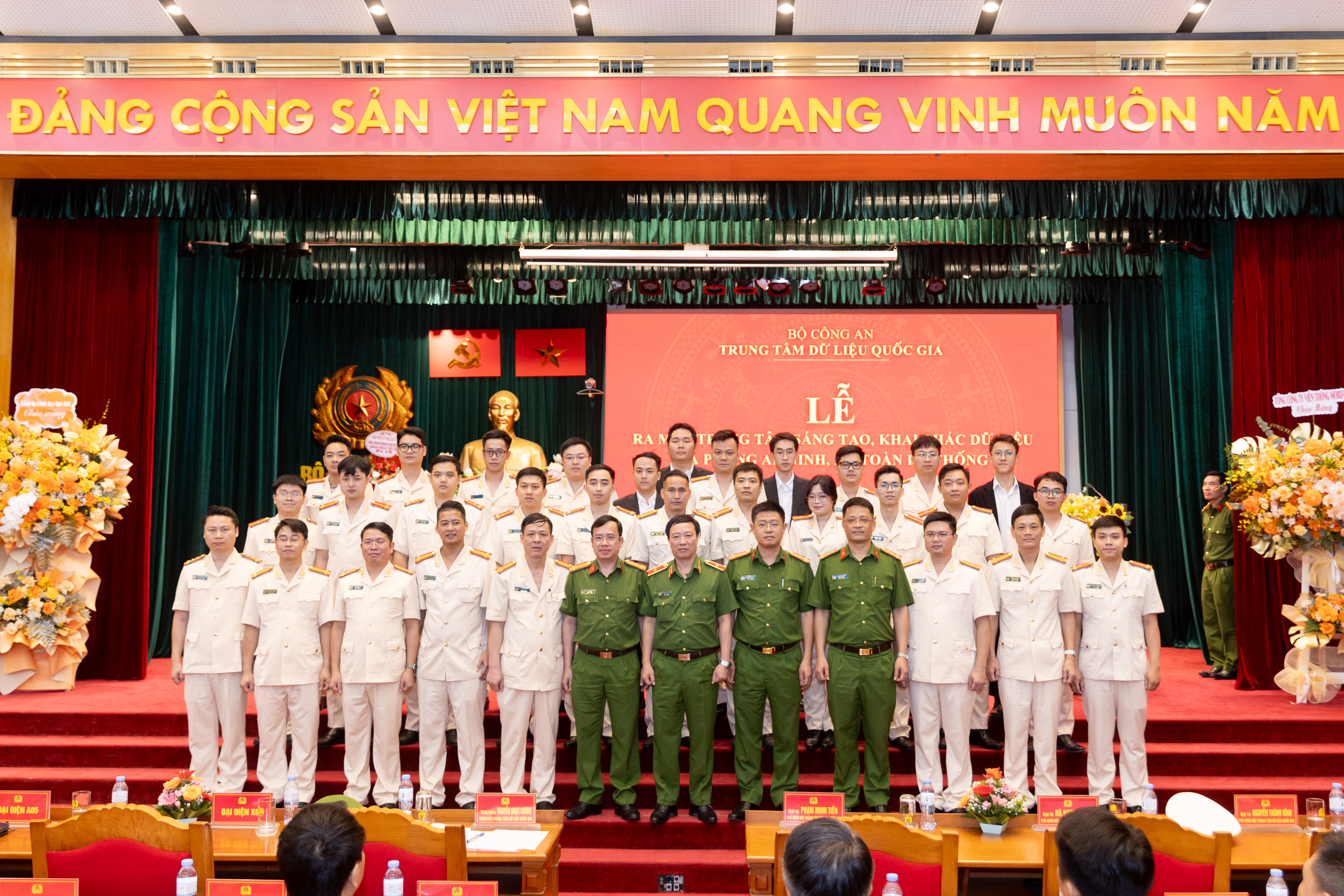 Trung tâm Dữ liệu quốc gia tổ chức Lễ ra mắt Trung tâm Sáng tạo và Khai thác dữ liệu cùng Phòng An ninh – An toàn hệ thống, tại Trụ sở Bộ Công an, ngày 4/7. 