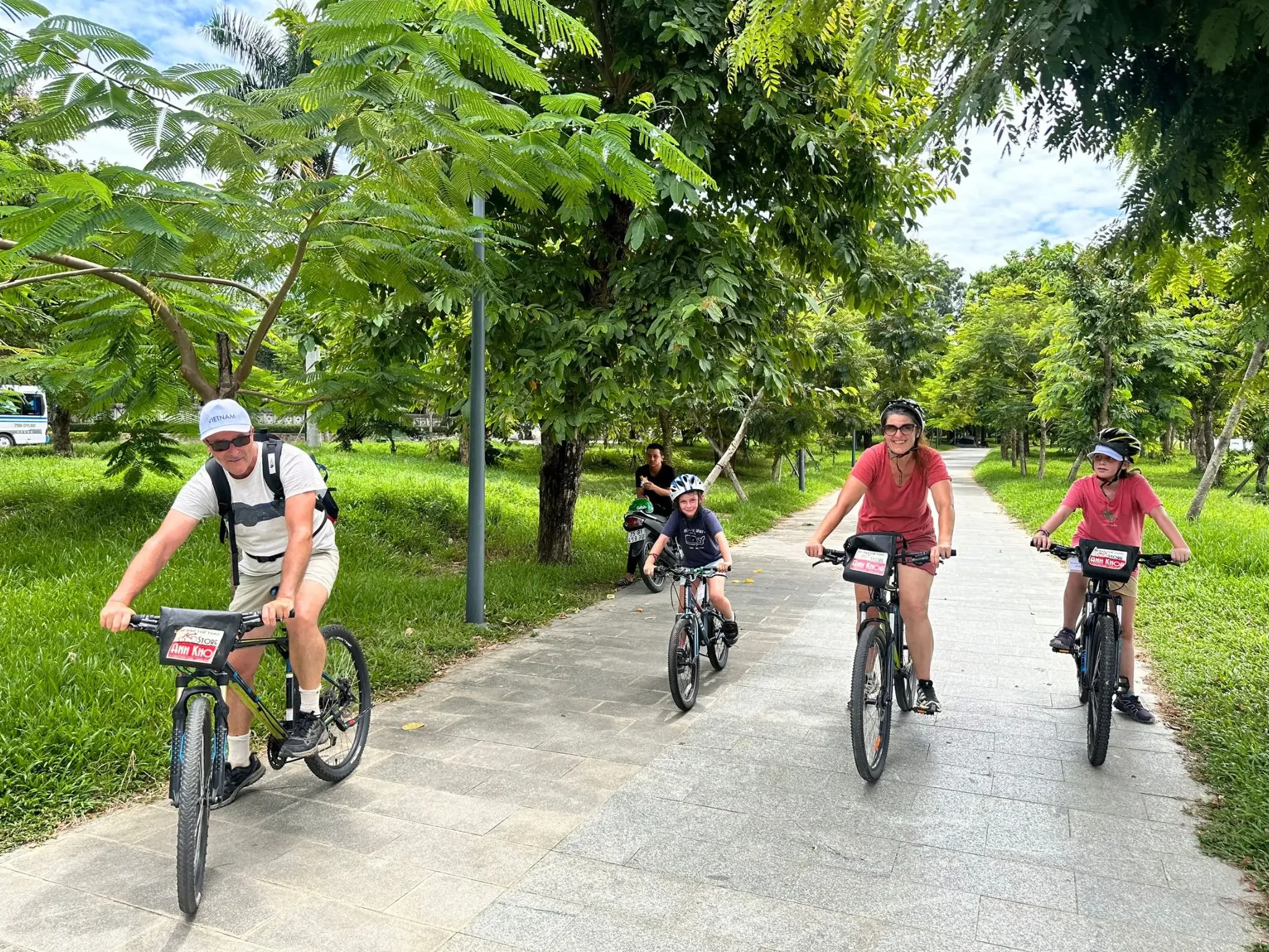 Một ngày du lịch Net Zero ở Huế.