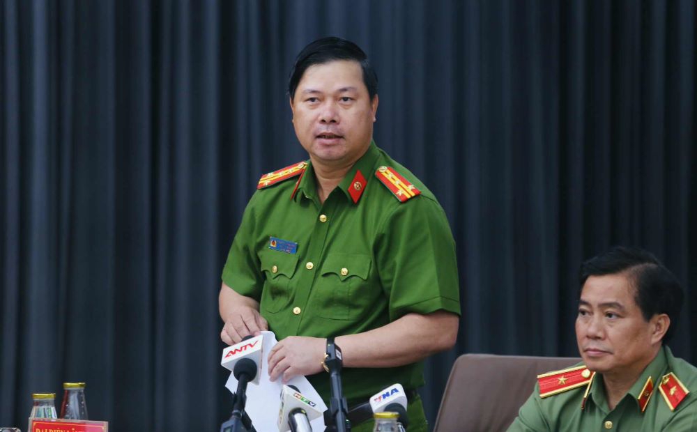 Đại tá Nguyễn Công Khôi thông tin tại họp báo.