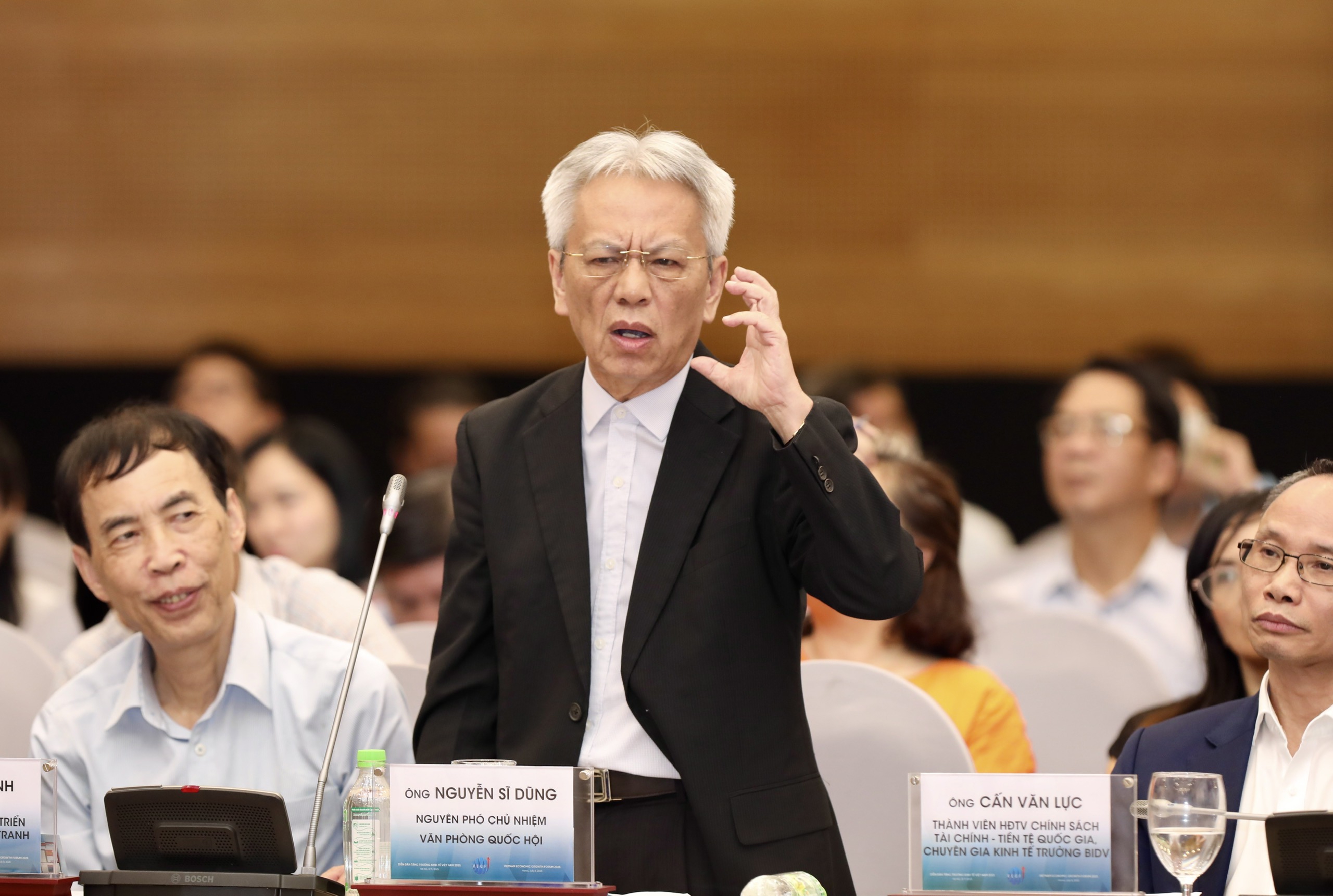 TS. Nguyễn Sĩ Dũng, nguy&ecirc;n Ph&oacute; chủ nhiệm Văn ph&ograve;ng Quốc hội, ph&aacute;t biểu tại Diễn đ&agrave;n Tăng trưởng kinh tế Việt Nam 2025 ng&agrave;y 8/7/2025.